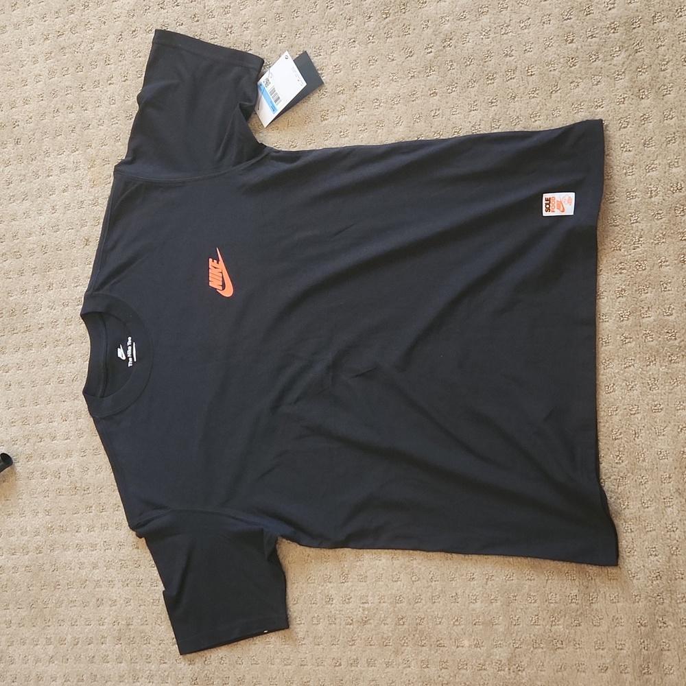 NWT Men's medium black Nike dumplings dunks and delivery tee